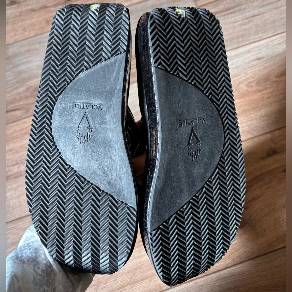 Woman’s Black sandals size 9 - Picture 4 of 4